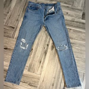 Distressed Levi’s 512 Slim Taper Fit